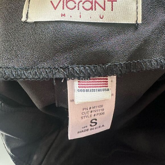 Vibrant Small Black Faux Leather Skirt - Picture 4 of 6